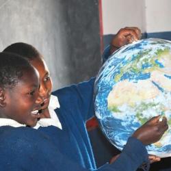 'Astronomy for the Developing World' by UNAWE Tanzania used under CC BY 4.0.