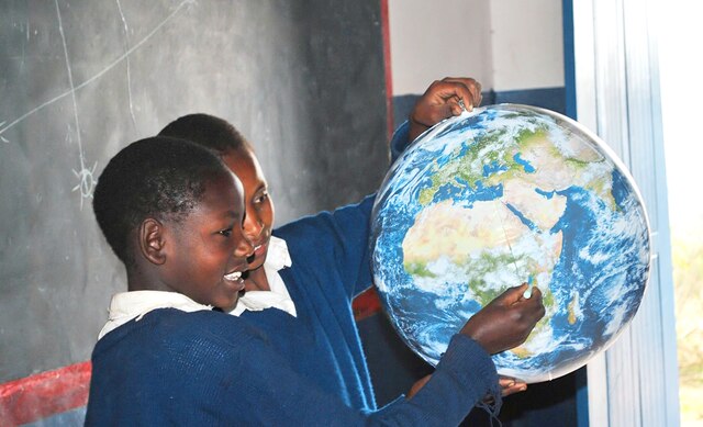 'Astronomy for the Developing World' by UNAWE Tanzania used under CC BY 4.0.